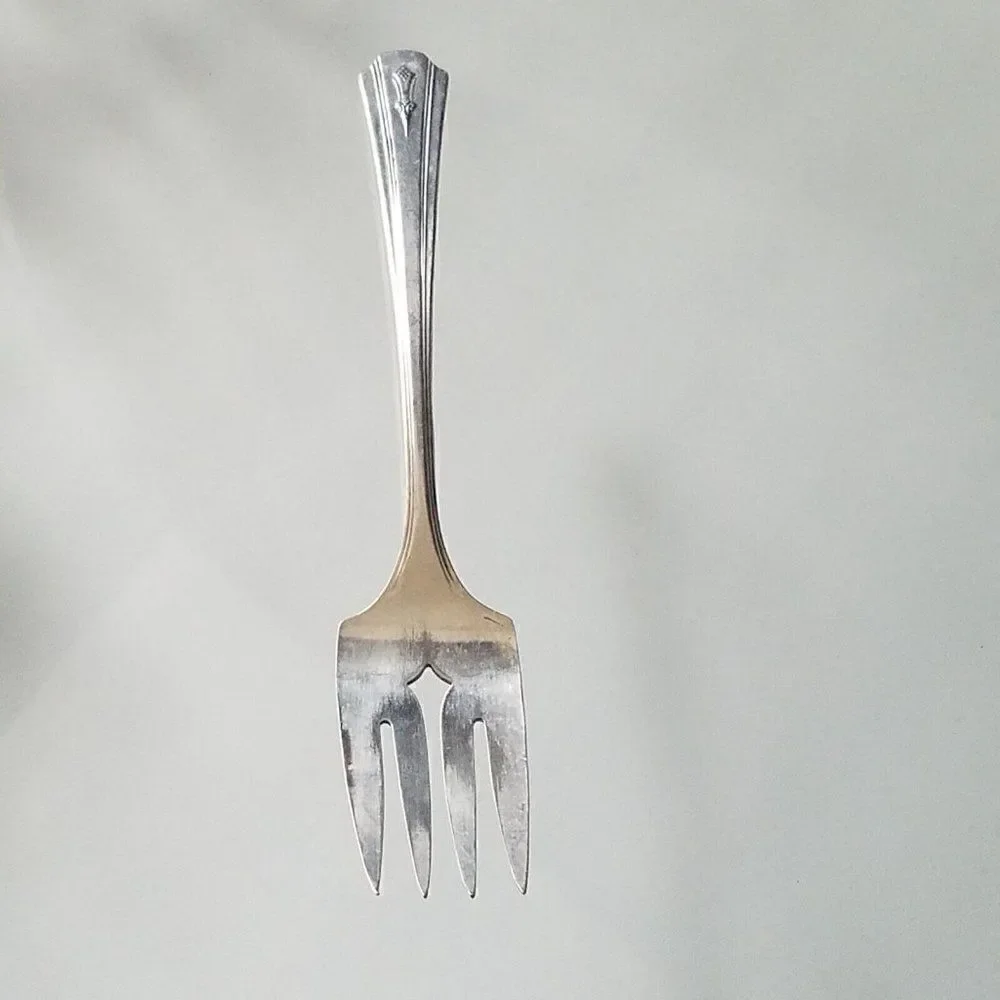 Peerless Oneida Silver Plate 1933 Charmion Pattern Serving Fork 8.25 in